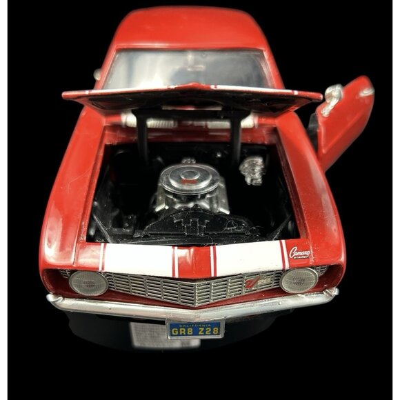 1969 Red & White Stripes Camaro Z/28 1993 ERTL American Muscle : 1/18 Diecast - Picture 5 of 14